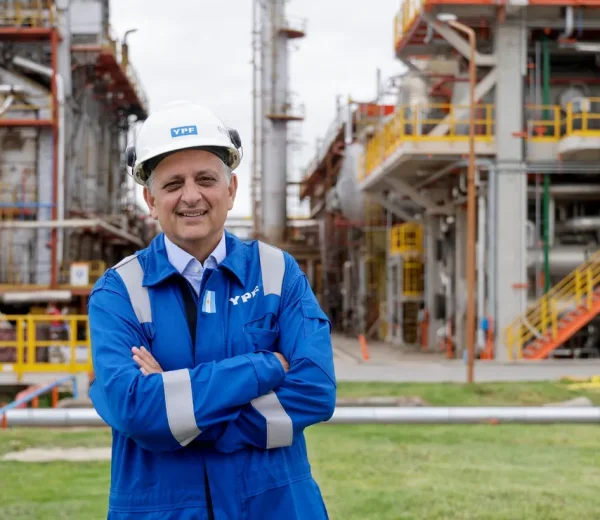 The rating agency highlights Argentina's 56% market share in refined products as the key advantage over regional state-owned companies.