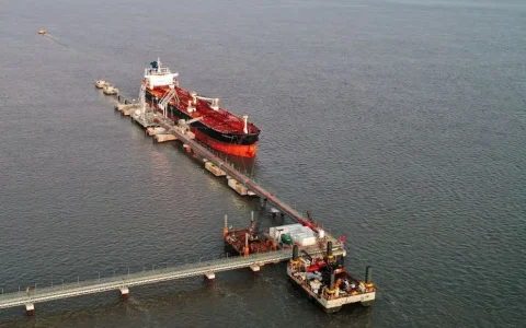 La cuenta corriente cambiaria cerró abril con superávit de u$s 1.333 millones, el primero tras seis meses de déficit