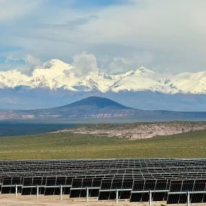 Genneia invierte u$s 430 millones en Mendoza y apunta al sector minero con la operación plena en el Parque Solar San Rafael
