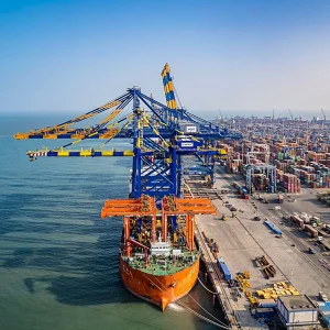 Adani hará remolque de buques metaneros, logística offshore, aprovisionamiento y traslado de tripulaciones
