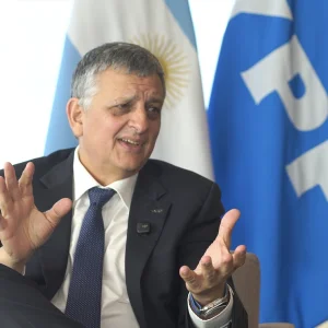 Argentina LNG: Marín viajó a Londres y Milán para empujar la expansión y poner sobre la mesa un tercer tren que llevaría el proyecto a 18 MTPA