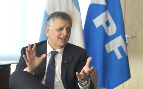 Marín explicó que una unidad flotante de licuefacción estándar ronda los 4 millones de toneladas por año