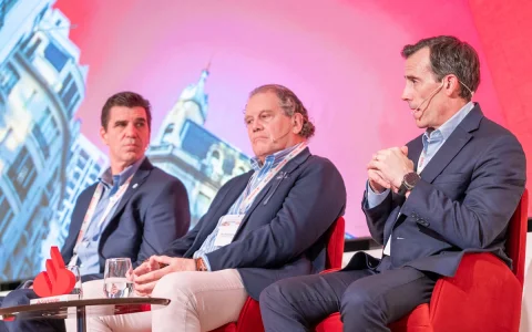 Ricardo Hösel (Oldelval), Guillermo Blanco (OTAMERICA) y Ernesto Díaz (Rystad).
