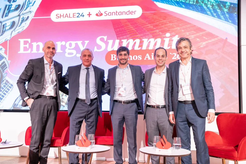 Julián Guarino, director de Shale24, junto a Adrián Mercado, Gonzalo Cicilio (Andreani), Ulises Strangis (ABB Motion) y Antonio Migliore (Moova)
