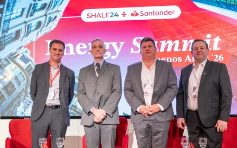 El panel de Upstream: Gaston López (Santander), Alfredo Bonatto (Petróleos Sudamericanos), Carlos Gilardone (Quintana) y Gustavo Naves (Venoil)