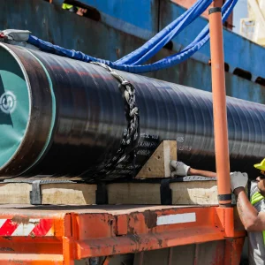 El Gobierno firma adhesión del gasoducto de SESA, 480 kilómetros, 27 MMm³/d y 60.000 HP para exportar GNL desde Río Negro: cuándo arranca la obra
