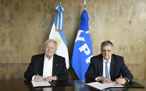 El convenio fue rubricado por Horacio Marín, presidente y CEO de la compañía, y Woods Staton, Executive Chairman del board de Arcos Dorados