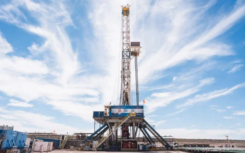 Eni adquirirá el 32% del capital social y XRG otro 32%, mientras que YPF conservará el 36%
