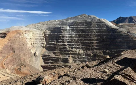 Veladero, en San Juan, pertenece en partes iguales a Barrick y Shandong Gold