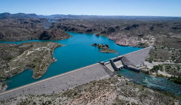 El complejo, ubicado sobre el río Diamante en el sur de Mendoza, aporta 388 megavatios (MW) de potencia instalada
