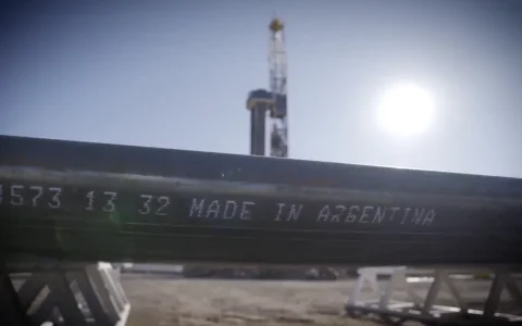 En los fundamentos de la decisión, detallados en el informe de Moody's, el sector energético aparece de manera explícita