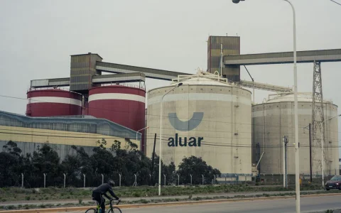 Aluar se adjudicó dos proyectos de almacenamiento con baterías en las licitaciones AlmaGBA y AlmaSADI, con una inversión estimada de u$s 50 millones