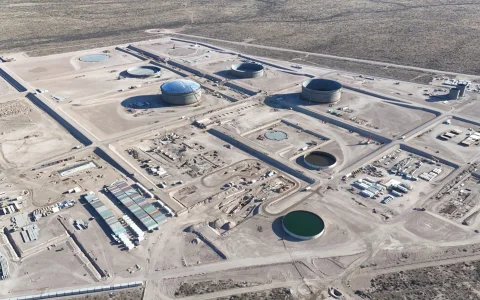 La línea troncal de VMOS, el caño de 437 km, queda terminada alrededor del 17 de julio. Pero la primera exportación ya no depende del ducto