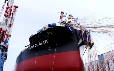 El primer buque en utilizar la autorización será el VIGOR OL, un granelero entregado en noviembre de 2025 por el astillero Imabari, de Japón