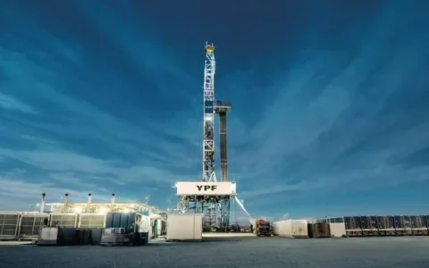 YPF completó 203 horas continuas de bombeo de fractura en el bloque Bandurria, en Vaca Muerta: una corrida de 8 días y 11 horas sin interrupción