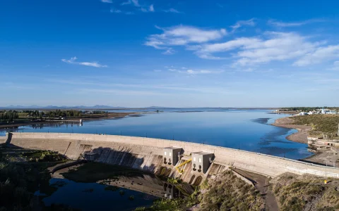 El DNU 667/2026, firmado el 27 de julio y publicado al día siguiente, alcanza a los cuatro complejos hidroeléctricos del Cañón del Atuel