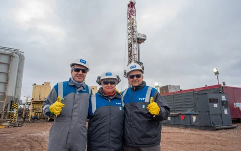 "Recibimos a Kristalina Georgieva, Luis Caputo y sus equipos en Loma Campana, donde les mostramos la transformación energética", escribió Marín 