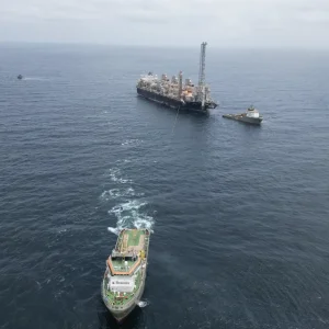 Cuenta regresiva para exportar GNL argentino: el Hilli Episeyo dejó hoy Camerún y navega hacia Singapur, paso previo para su último tramo a Río Negro