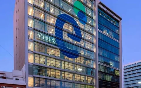 Los gastos operativos bajaron 6% en el trimestre, hasta $ 302.100 millones, y 8% en el semestre