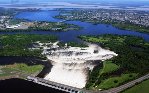 El complejo de Macagua, sobre el río Caroní, en el estado Bolívar. Las unidades 5 y 6 son el primer entregable del addendum