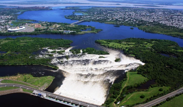 El complejo de Macagua, sobre el río Caroní, en el estado Bolívar. Las unidades 5 y 6 son el primer entregable del addendum