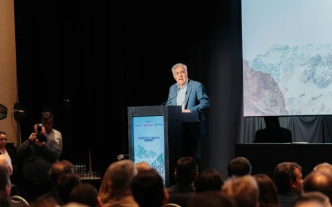El gobernador Cornejo hizo el anuncio en el Mendoza Energy Summit, organizado por Shale24, Santander y el Gobierno de Mendoza