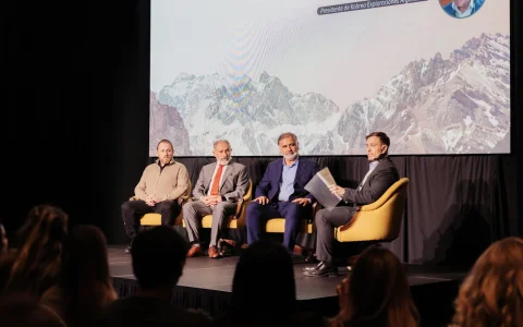 El director de Minería de Mendoza, Jerónimo Shantal, junto a los referentes de Minera San Jorge, Kobrea y Arex Mining durante el Mendoza Energy Summit