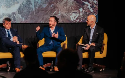 En la mesa "Equipamiento pesado, logística e integración de datos en la op. de Oil & Gas", Magnano presentó a Rocbird como empresa de base tecnológica