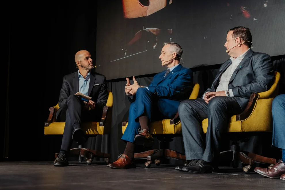 Alfredo Bonatto compartió panel con Horacio Bustillo, de Pecom, y Gustavo Naves, de Venoil Energía, bajo la moderación de Julián Guarino, director de