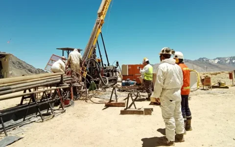 Kobrea Exploration Corp. informó que el comité de gestión de su alianza con BHP Metals Exploration aprobó un programa de u$s 4 millones