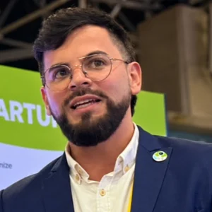 Entrevista a Andrés Rojas: "Flávio Bolsonaro suma el fracking como eje y lo vincula con seguridad energética, más oferta de gas y menos costos"