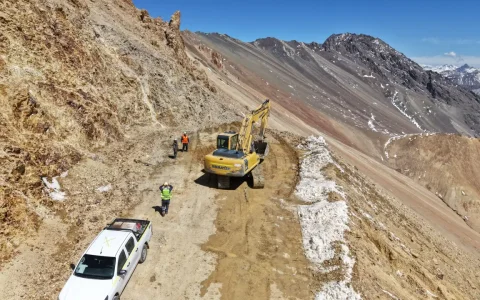 Trabajos de campo en la cordillera mendocina