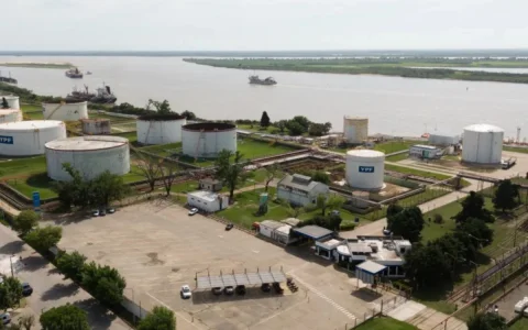 La refinería de San Lorenzo, que YPF busca reconvertir en una biorrefinería de SAF y HVO con capacidad estimada de 170.000 toneladas anuales