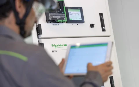 Las celdas MCSeT incorporan monitoreo en tiempo real del estado de los activos, según informó Schneider Electric