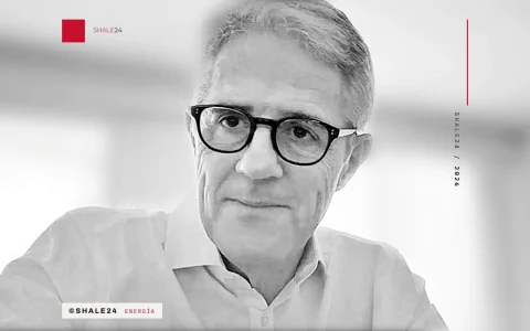 El mecanismo que describe Ades es conocido: cuando un país empieza a exportar recursos a gran escala, la entrada de dólares aprecia la moneda