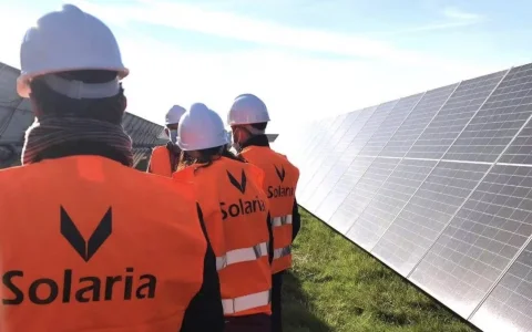 El presidente de Uruguay, Yamandú Orsi, presentó la inversión de u$s 5.700 millones de la española Solaria en centros de datos y generación solar