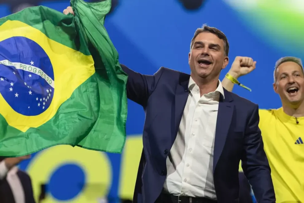 Flávio Bolsonaro descartó la privatización de Petrobras, aunque contempla cambios en el                      funcionamiento del sector energético