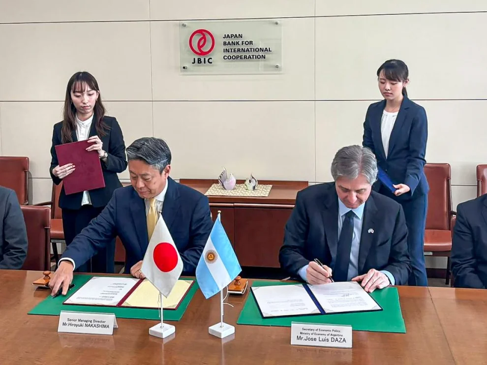 El viceministro de Economía, José Luis Daza, durante la firma de los memorandos de entendimiento en Tokio