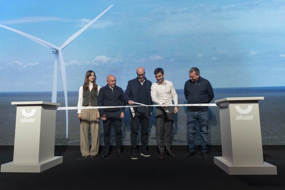 Pía Madanes Quintanilla, Gustavo Sastre, Martín Levinas, Ignacio Torres y Javier Madanes Quintanilla durante el corte de cinta en la inauguración
