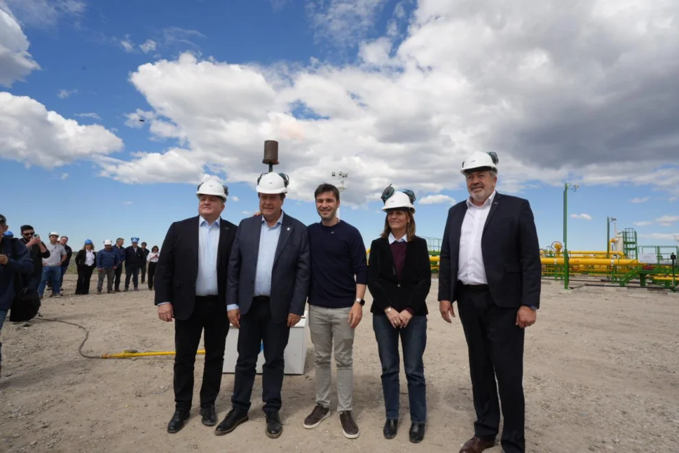 Dirigentes provinciales, nacionales y directivos de Camuzzi encabezaron el acto de puesta en marcha del repotenciado Sistema Cordillerano-Patagónico