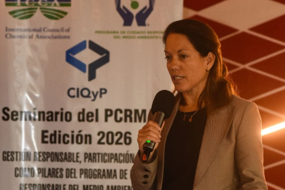 Dolores Brizuela, abrió la jornada y destacó la importancia de integrar el desarrollo industrial con el cuidado ambiental y el compromiso social